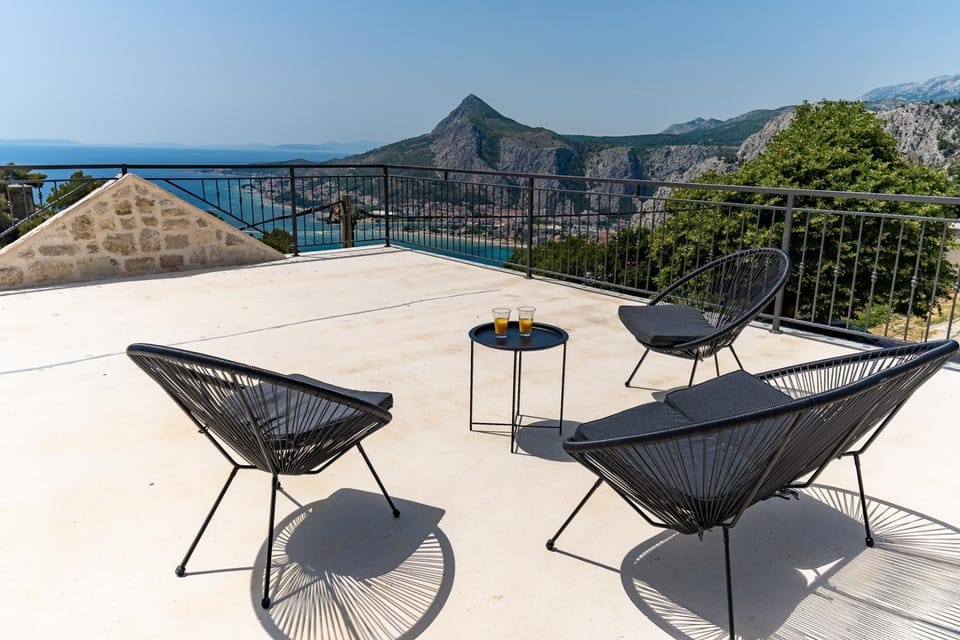 Property building, Balcony/Terrace, Swimming pool