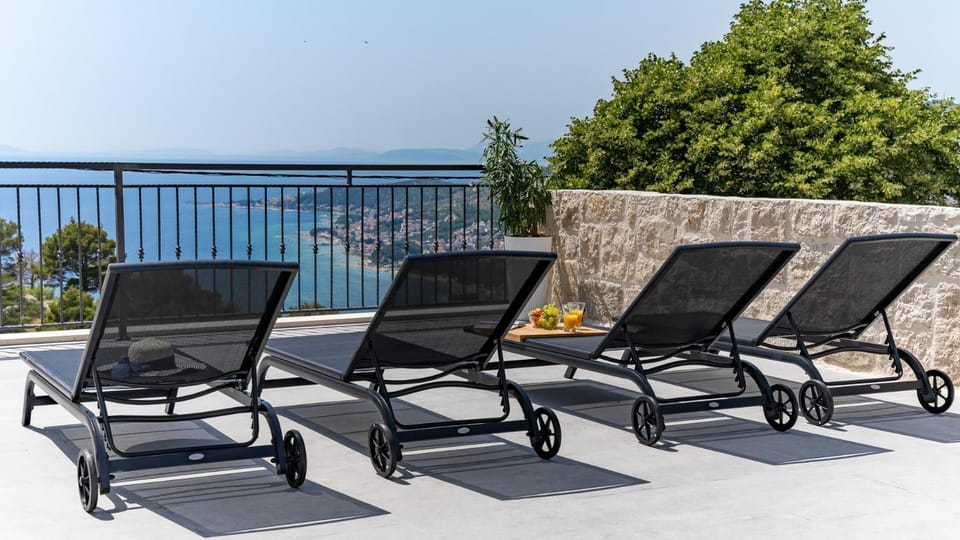 Balcony/Terrace, City view, Sea view, Swimming pool