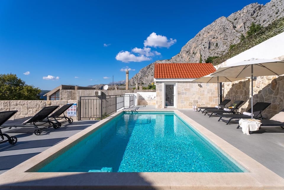 Day, Mountain view, Swimming pool