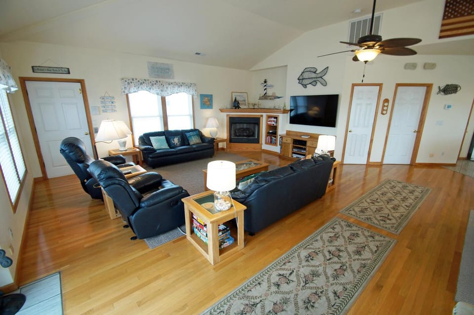 KH4004- Paradise House in Kitty Hawk