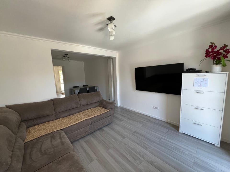 Communal lounge/ TV room, TV and multimedia, Living room, Seating area