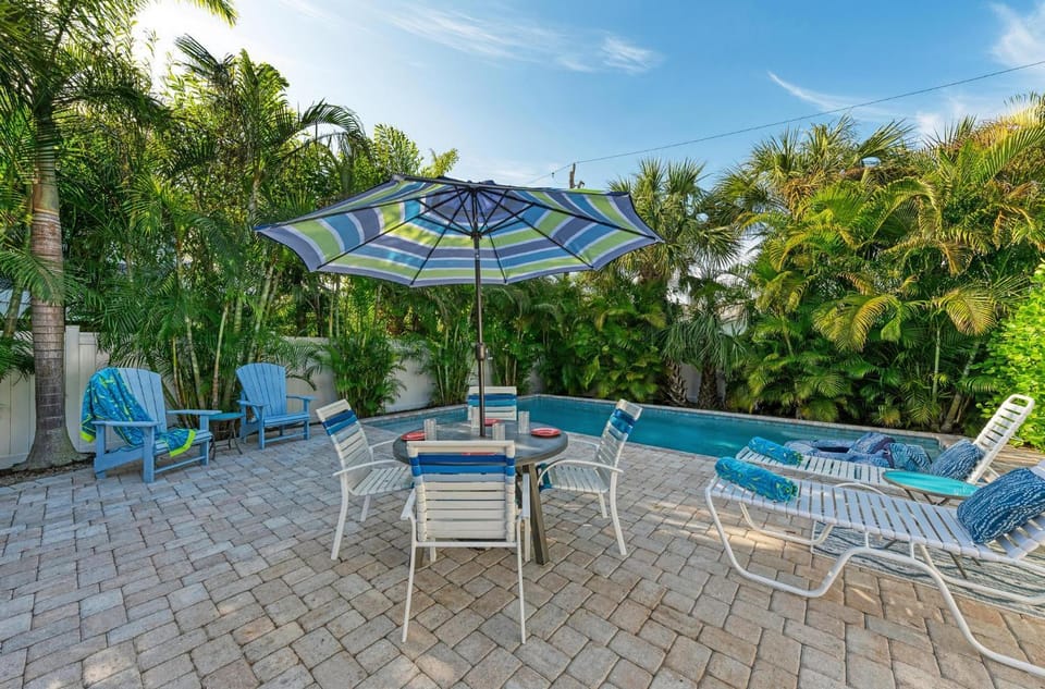Blue Pelican 306 - 61st St Unit B West House in Holmes Beach