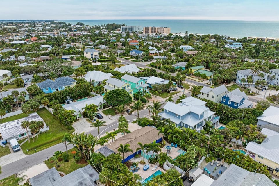 Blue Pelican 306 - 61st St Unit B West House in Holmes Beach
