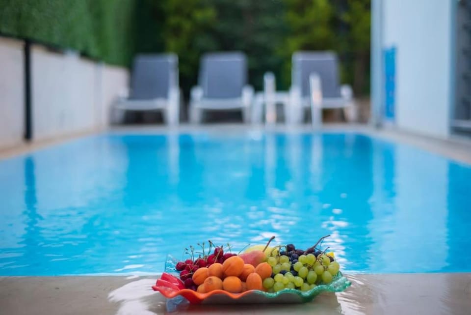 Swimming pool, Swimming pool