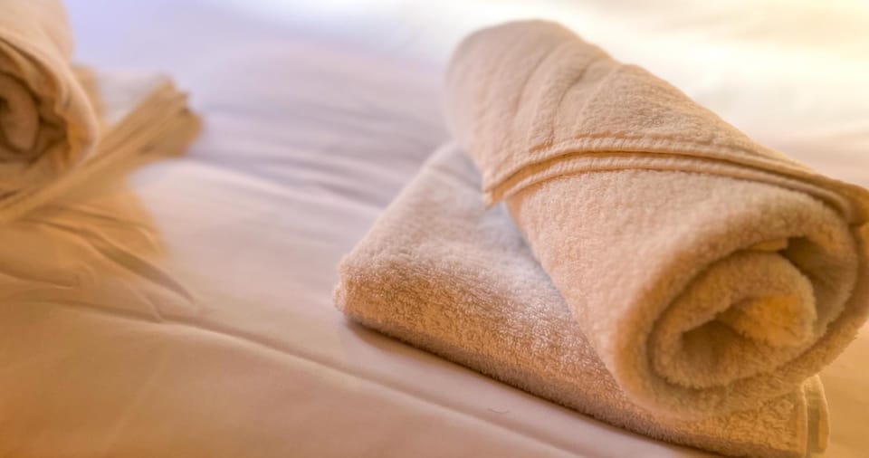 Bed, Bedroom, towels