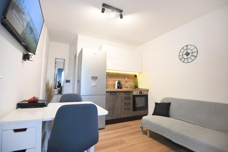 TV and multimedia, Kitchen or kitchenette, Seating area
