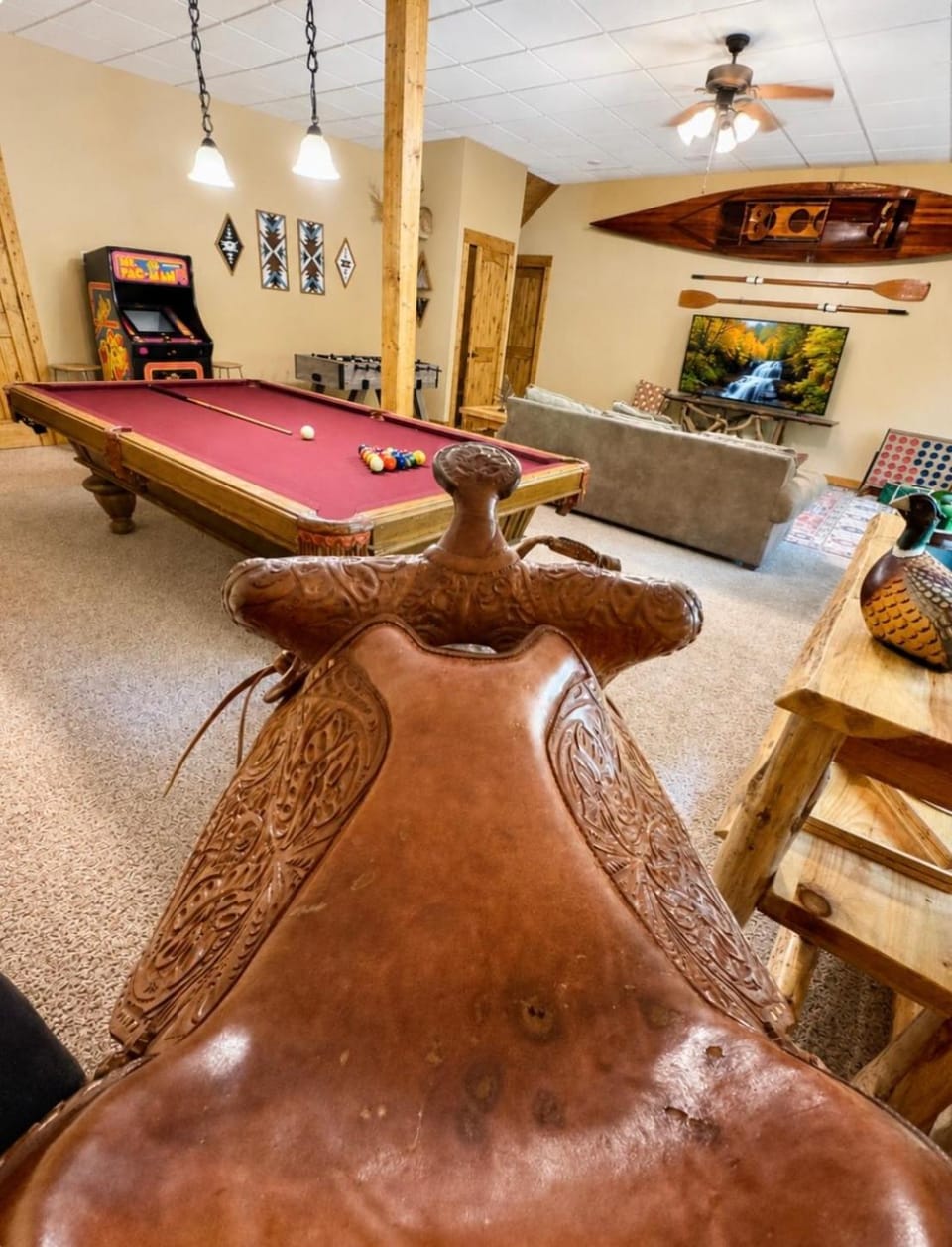 Billiard, Game Room