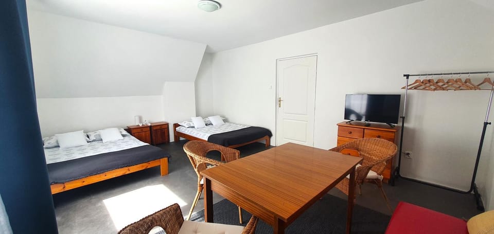 Seating area, Dining area, Bedroom
