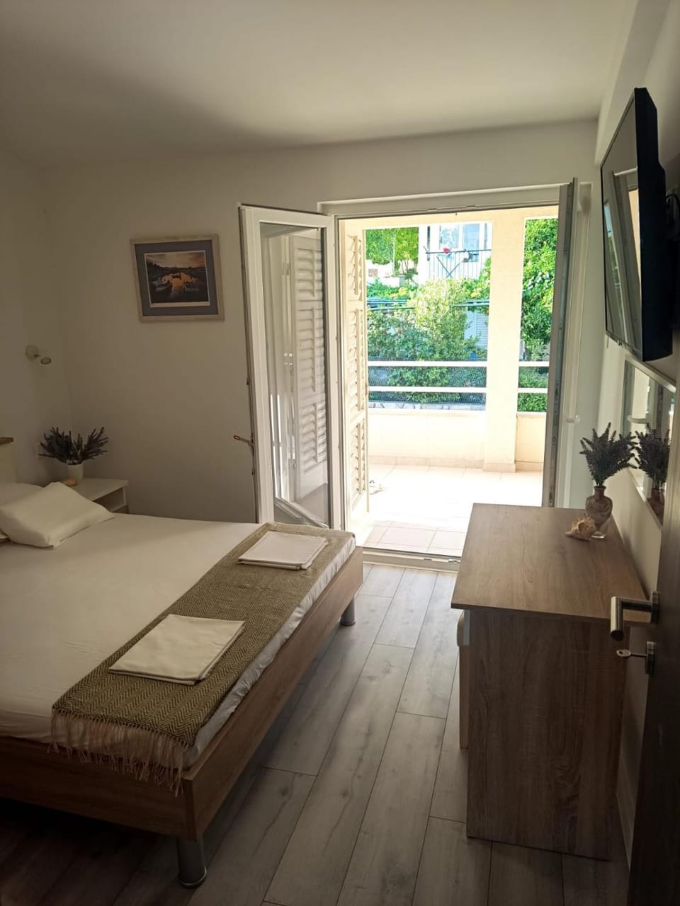 Bed, Balcony/Terrace, Photo of the whole room, Bedroom