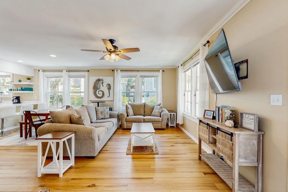 Folly - Beaches Be Crazy #A Apartment in Folly Beach