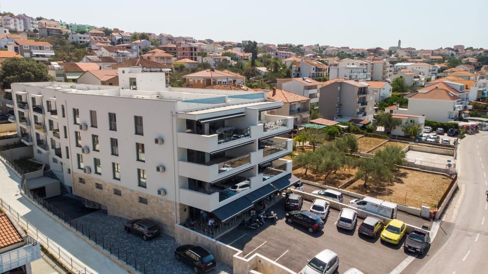 Property building, Day, Bird's eye view