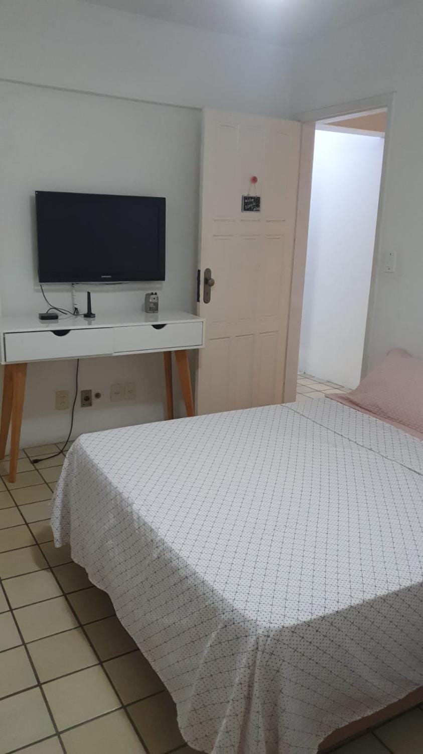 Bed, TV and multimedia, Photo of the whole room, Bedroom, hair dresser