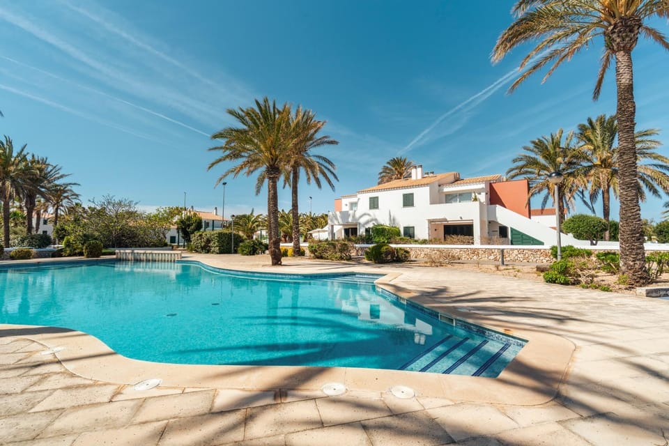 Property building, Off site, Day, Garden, Swimming pool