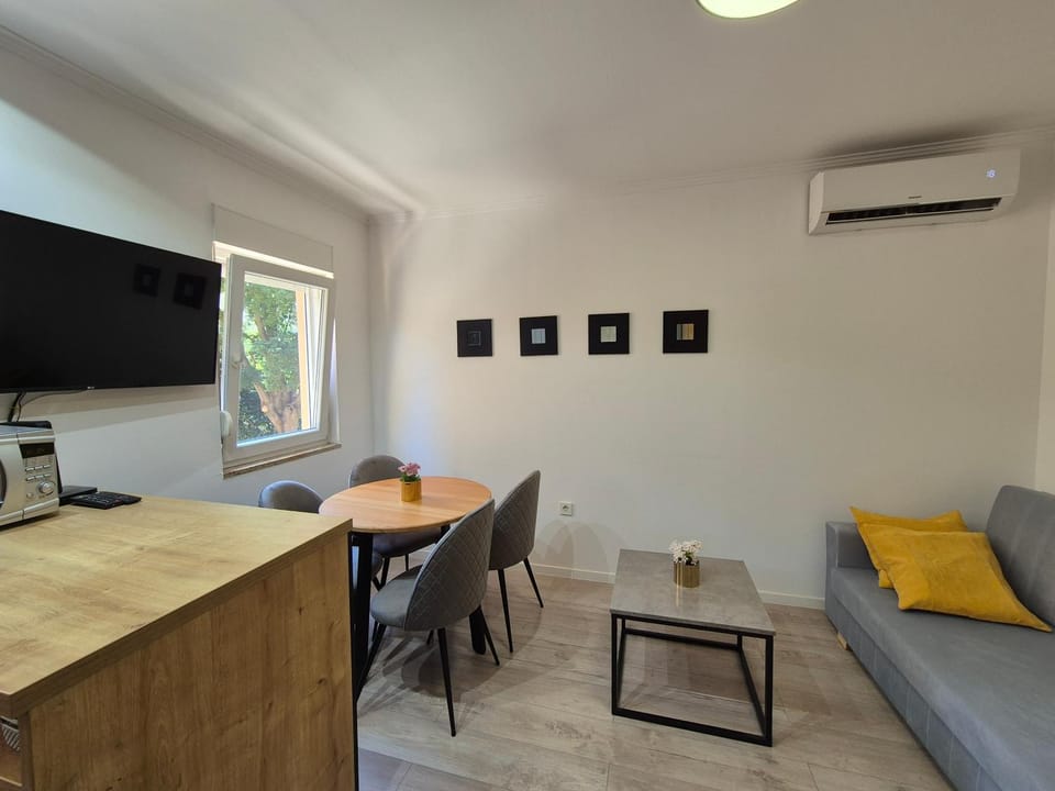 TV and multimedia, Living room, Dining area