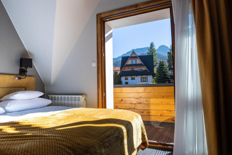 Bed, Balcony/Terrace, Photo of the whole room, Bedroom, Mountain view