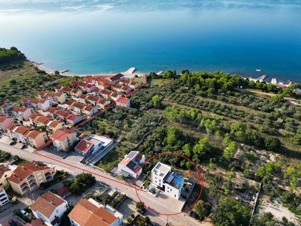 Property building, Day, Neighbourhood, Bird's eye view, Location