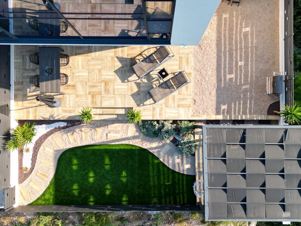 Patio, Day, Bird's eye view, Garden, Garden view