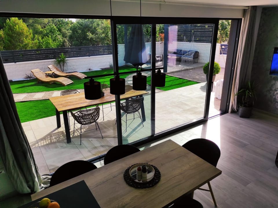 Day, View (from property/room), Balcony/Terrace, Seating area, Dining area, Inner courtyard view, sunbed