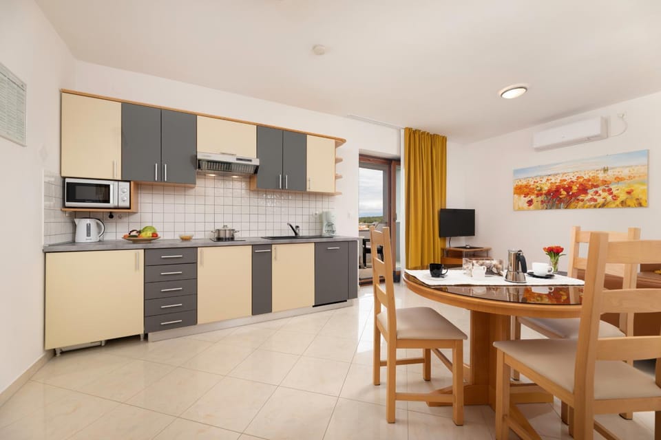 TV and multimedia, Living room, Dining area, kitchen