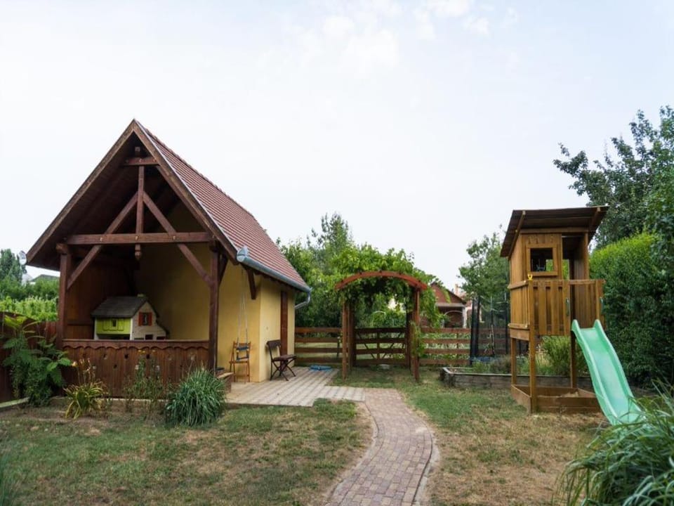 Flora Lelle Apartment in Hungary