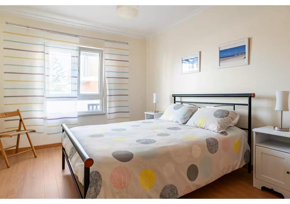 Bed, People, People, Photo of the whole room, Bedroom