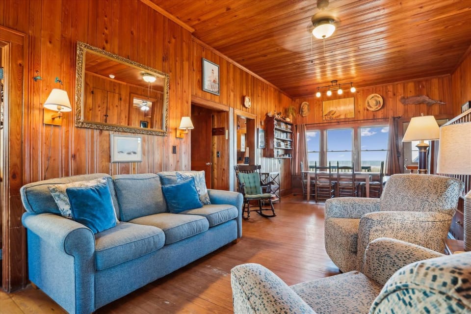KD2043- The Gray House House in Kill Devil Hills