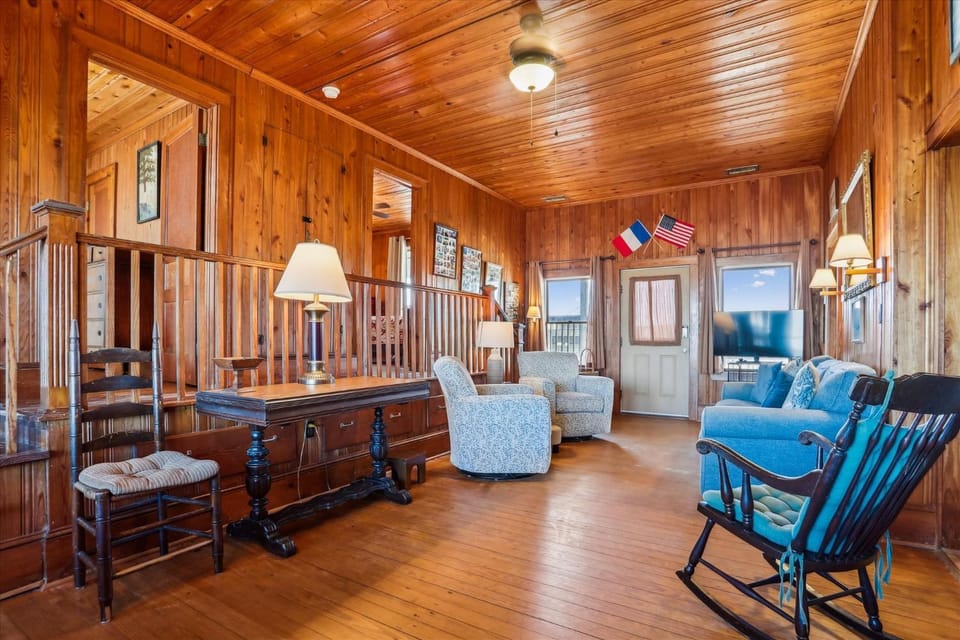 KD2043- The Gray House House in Kill Devil Hills