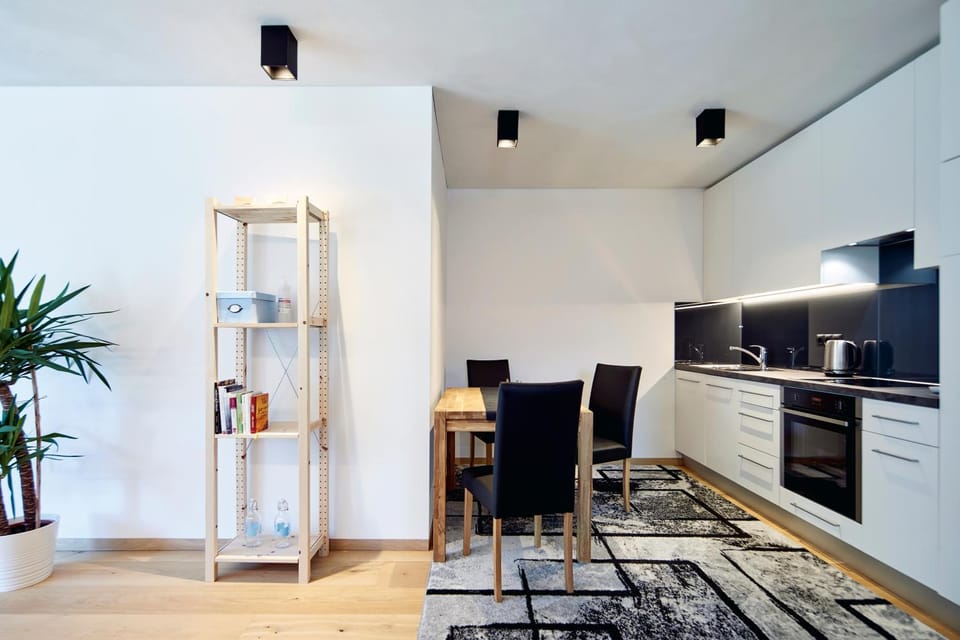 Restaurant/places to eat, Kitchen or kitchenette, Dining area