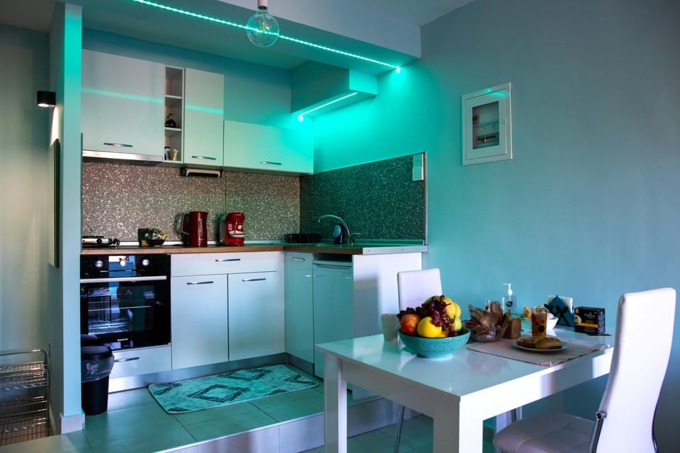 Dining area, kitchen
