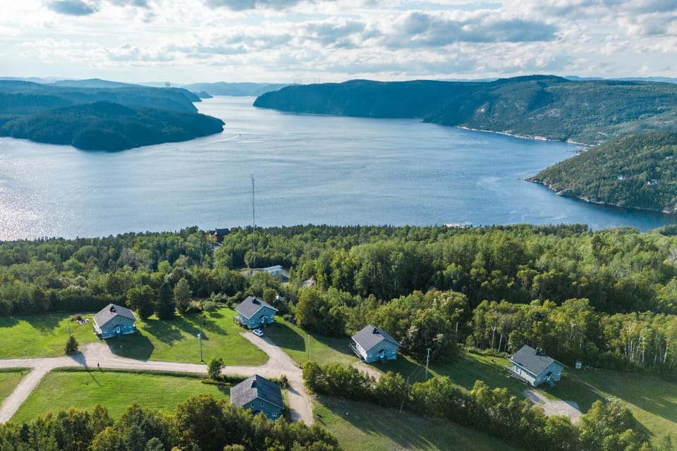 1- MontFJORD - Chalets, SPA et vue - ChantaFJORD #1 Chalet in Quebec