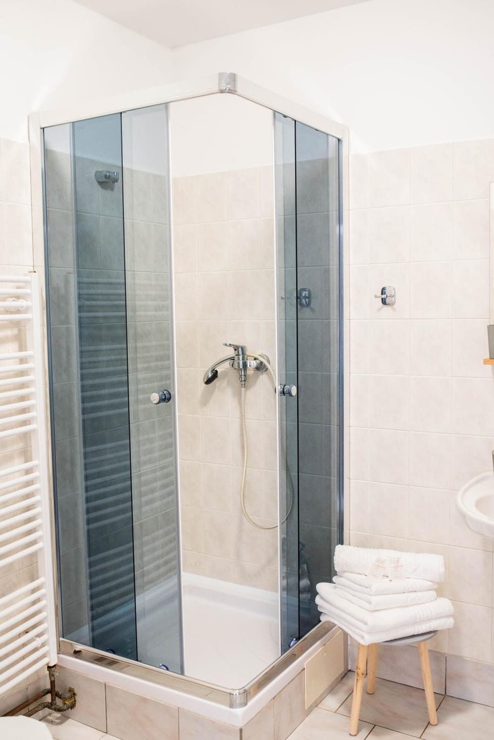 Shower, Bathroom, towels