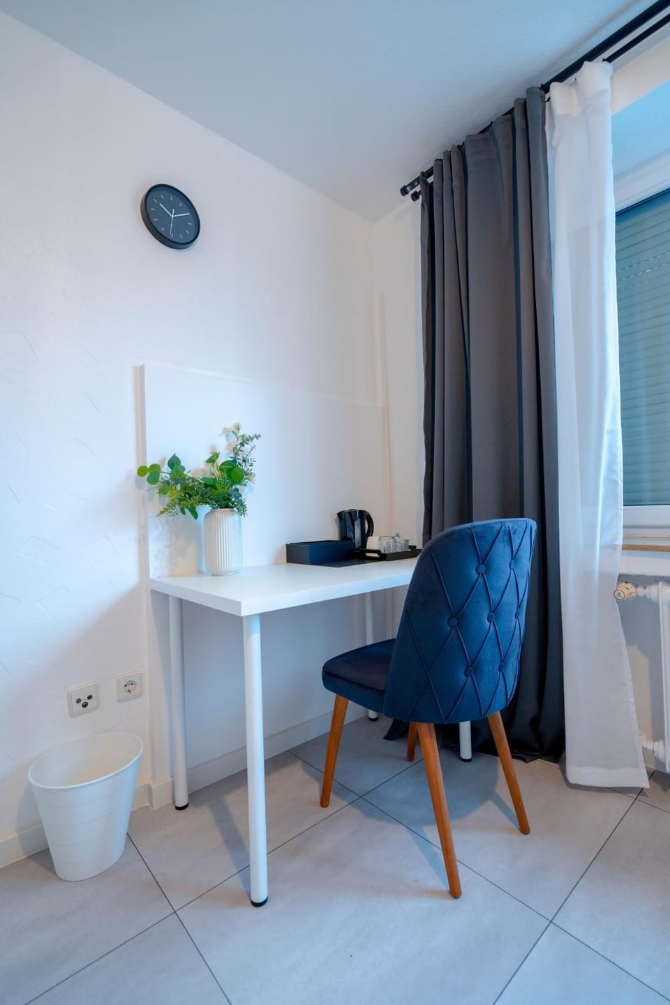 Coffee/tea facilities, Seating area, Dining area, hair dresser