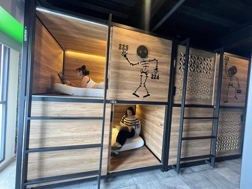 Area and facilities, bunk bed
