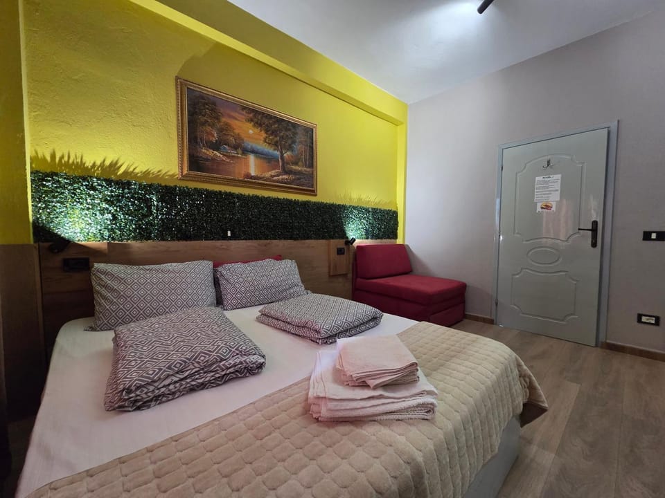 Bed, Living room, Photo of the whole room, Seating area, Bedroom, towels