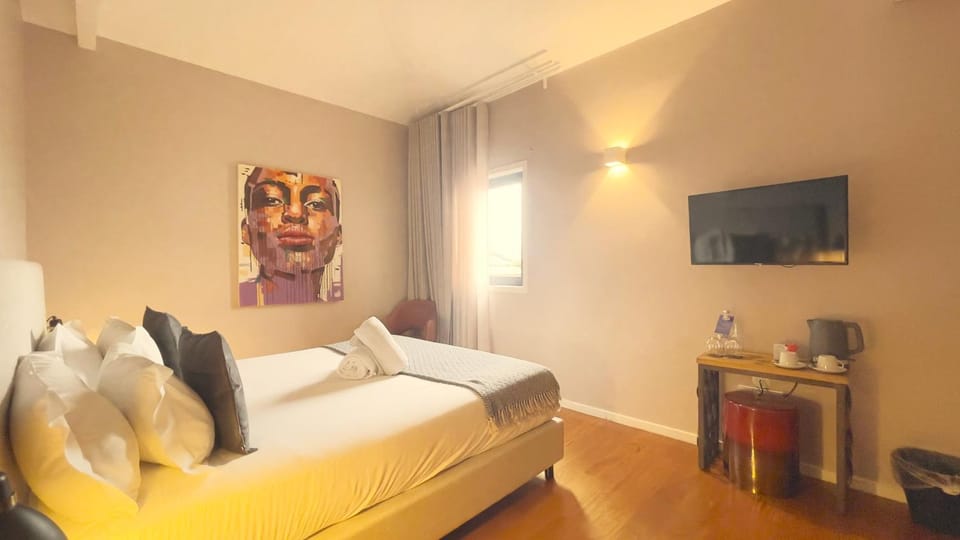 TV and multimedia, Decorative detail, Bedroom