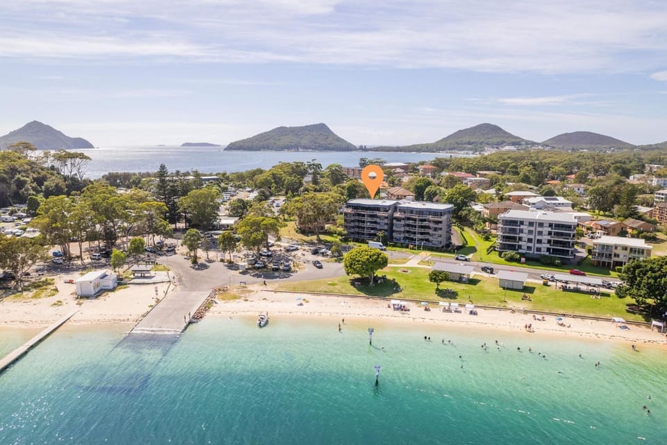 Florentine, 8 11 Columbia Close - opposite the beach with Air con and water views Apartment in Nelson Bay