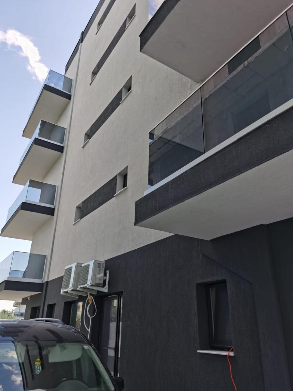 Property building, Facade/entrance, Balcony/Terrace