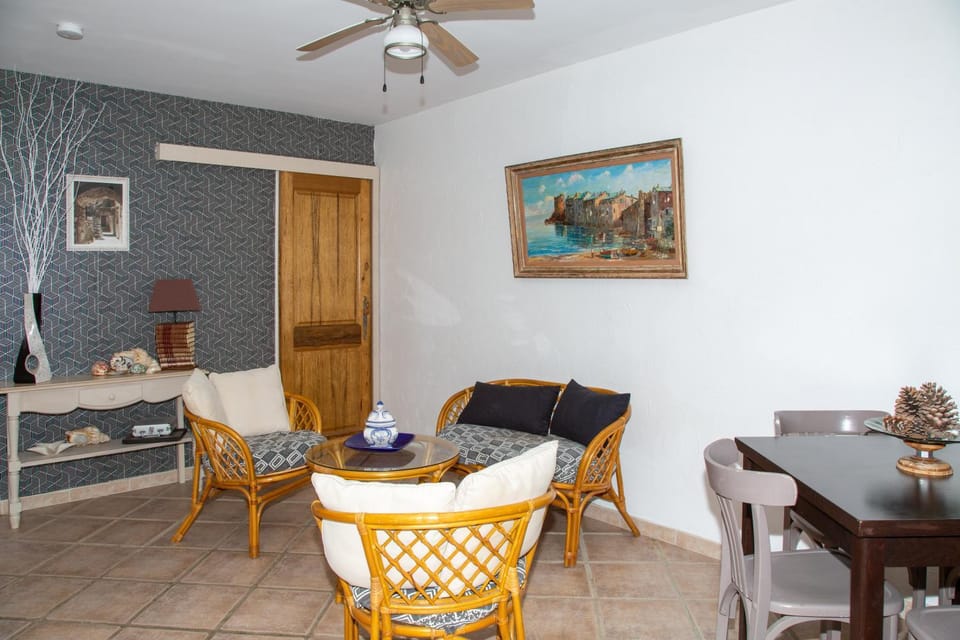 TV and multimedia, Living room, Decorative detail, Seating area
