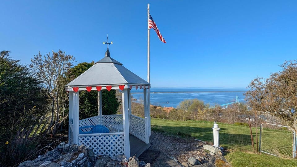 PA Crows Nest Cottage House in Port Angeles