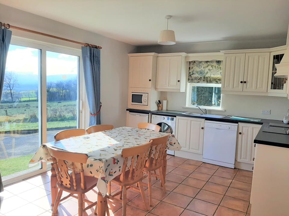 Breakfast, kitchen, kitchen