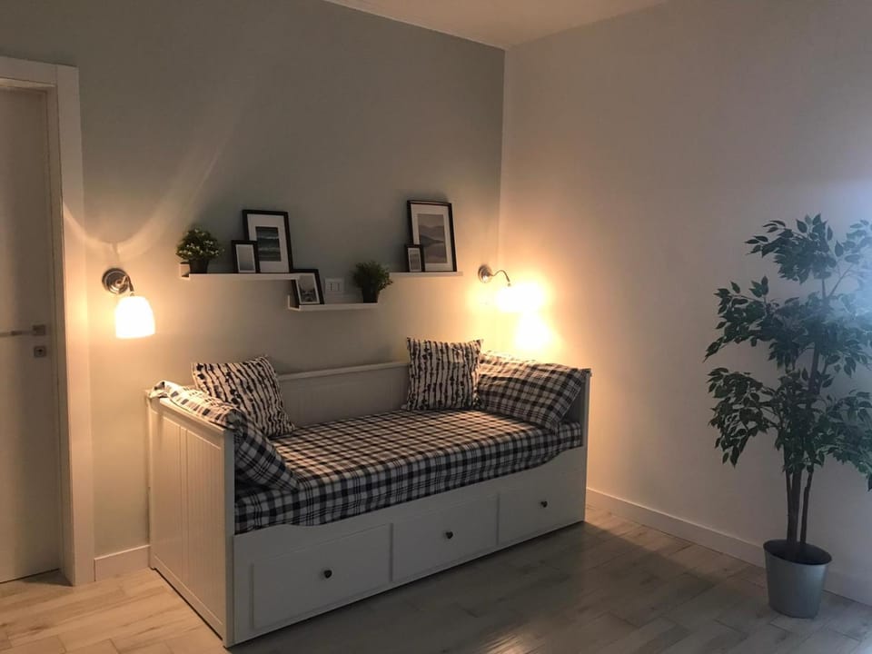 Bed, Living room