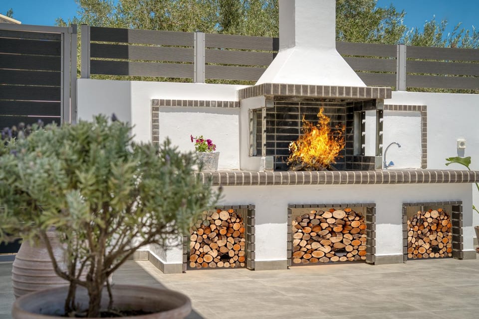 Property building, BBQ facilities, Swimming pool
