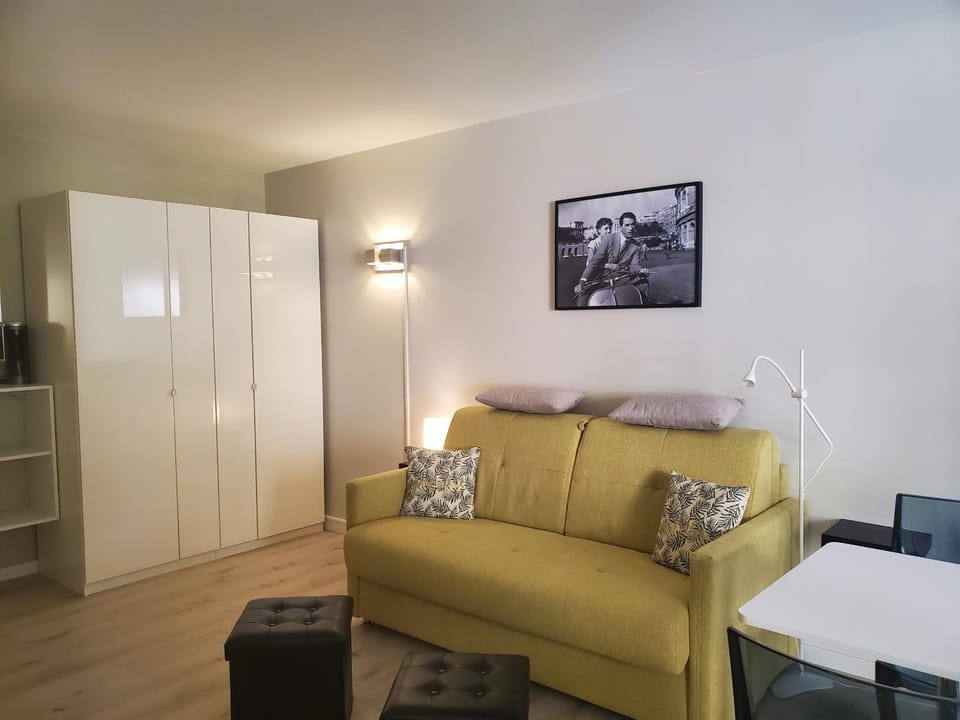 Communal lounge/ TV room, Living room