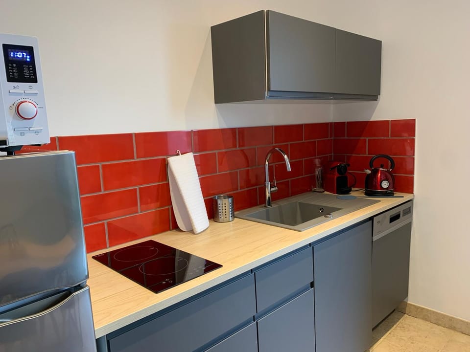 Appartement avec Terrasse et piscine Apartment in Gréoux-les-Bains