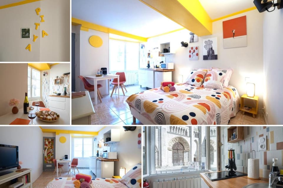 Bed, TV and multimedia, Photo of the whole room, Landmark view, Landmark view