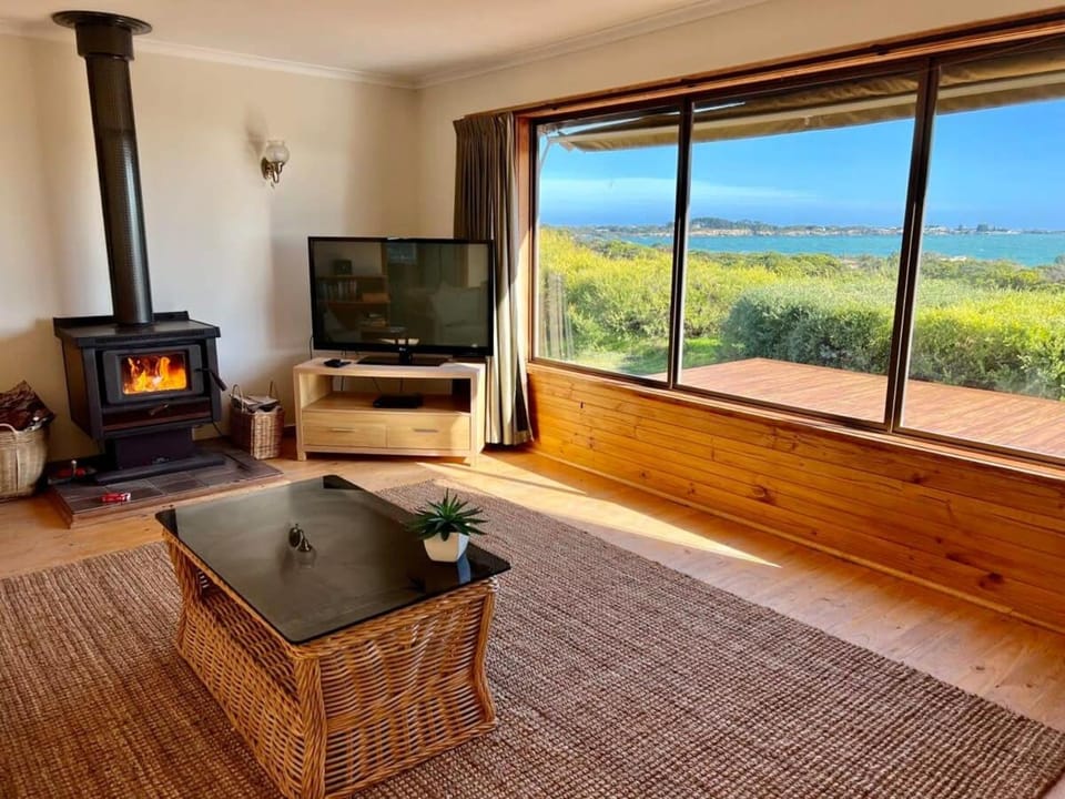 C4 Miles Beach Shack House in Robe