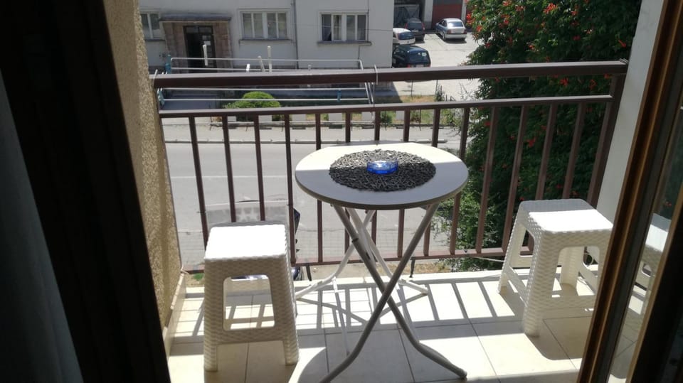 Balcony/Terrace, Seating area, Garden view, Mountain view, Street view