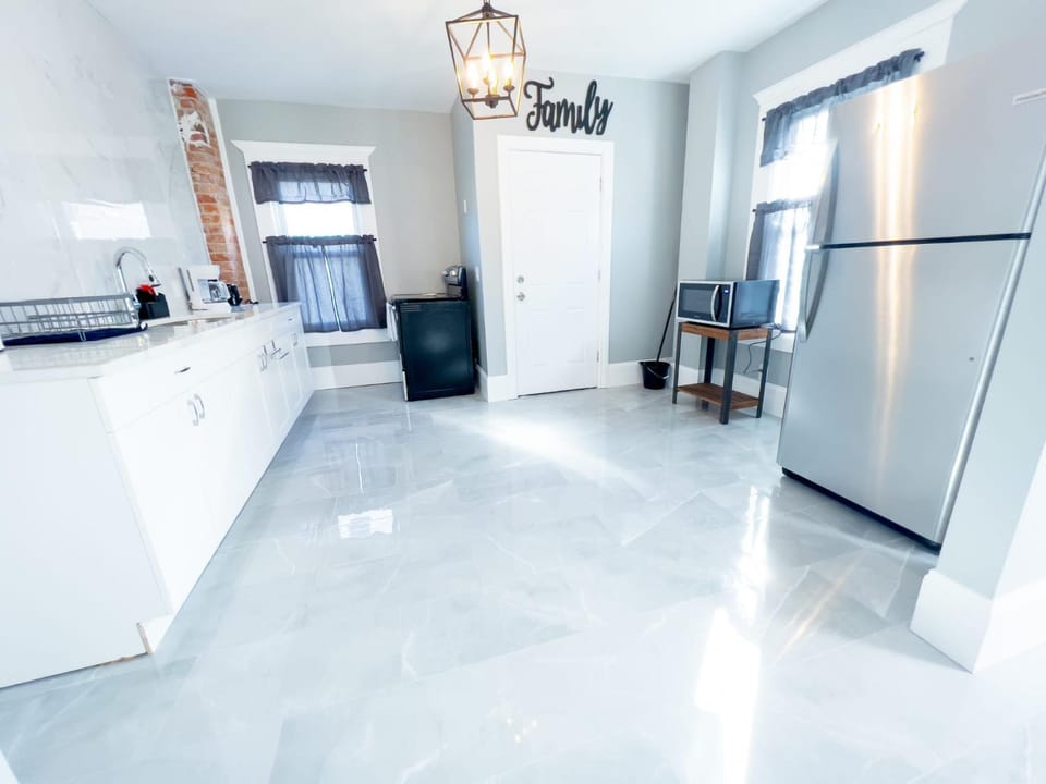 Comfy 4BR-Free Parking-Wi-Fi in Niagara Falls NY House in Niagara Falls