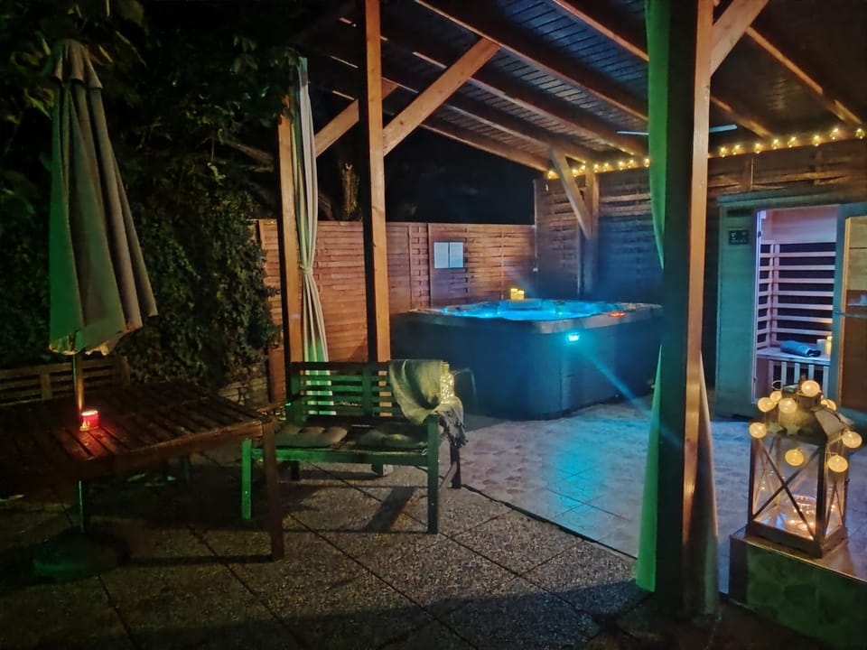Natural landscape, Garden, Hot Tub, Sauna