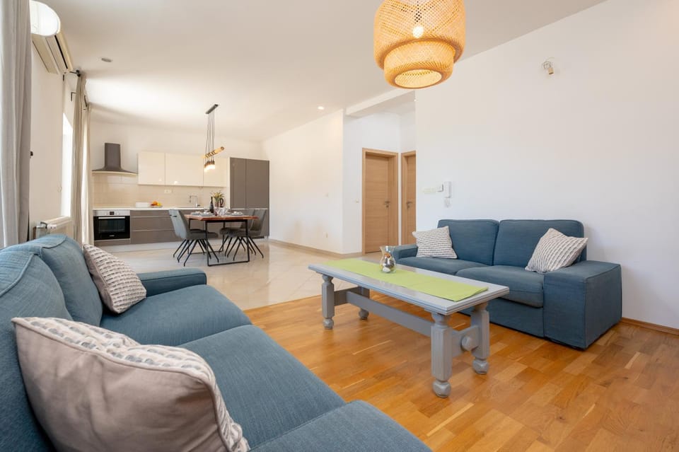 Living room, Seating area, Dining area, kitchen